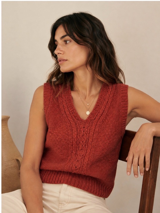 Vintage Sweaters - 💎 HTF Irish Linen/cotton blend Cable-Knit V-Neck Sweater Vest